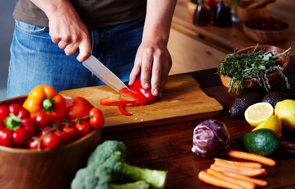 La préparation des légumes pour le menu de la semaine