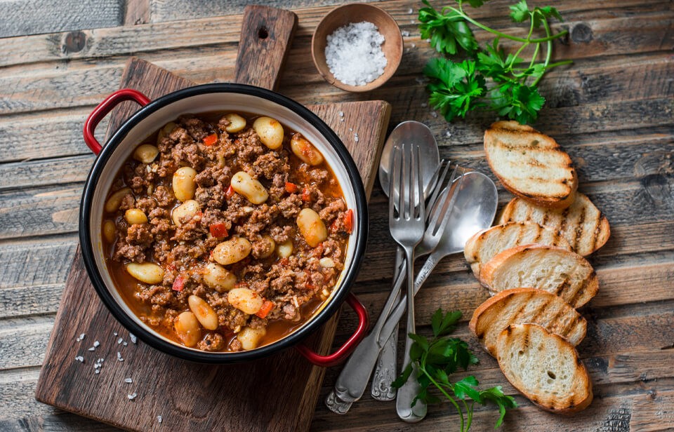 Le ragoût réchauffé : un plat idéal pour un repas rapide de semaine 